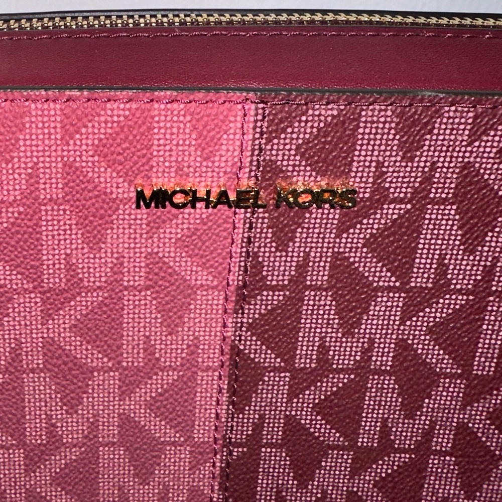 Michael by Michael Kors Jet Set Lg Crossbody in Mulberry Multi Signature Logo